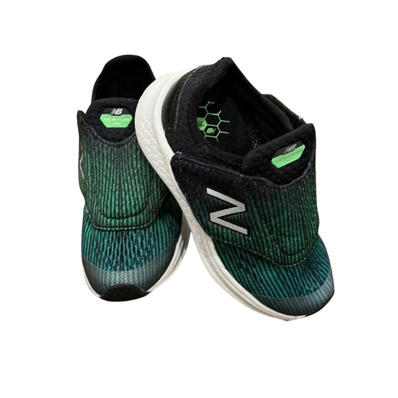 New Balance boys Toddler Fresh Foam Fast sneaker in green size 7 - Picture 1 of 4